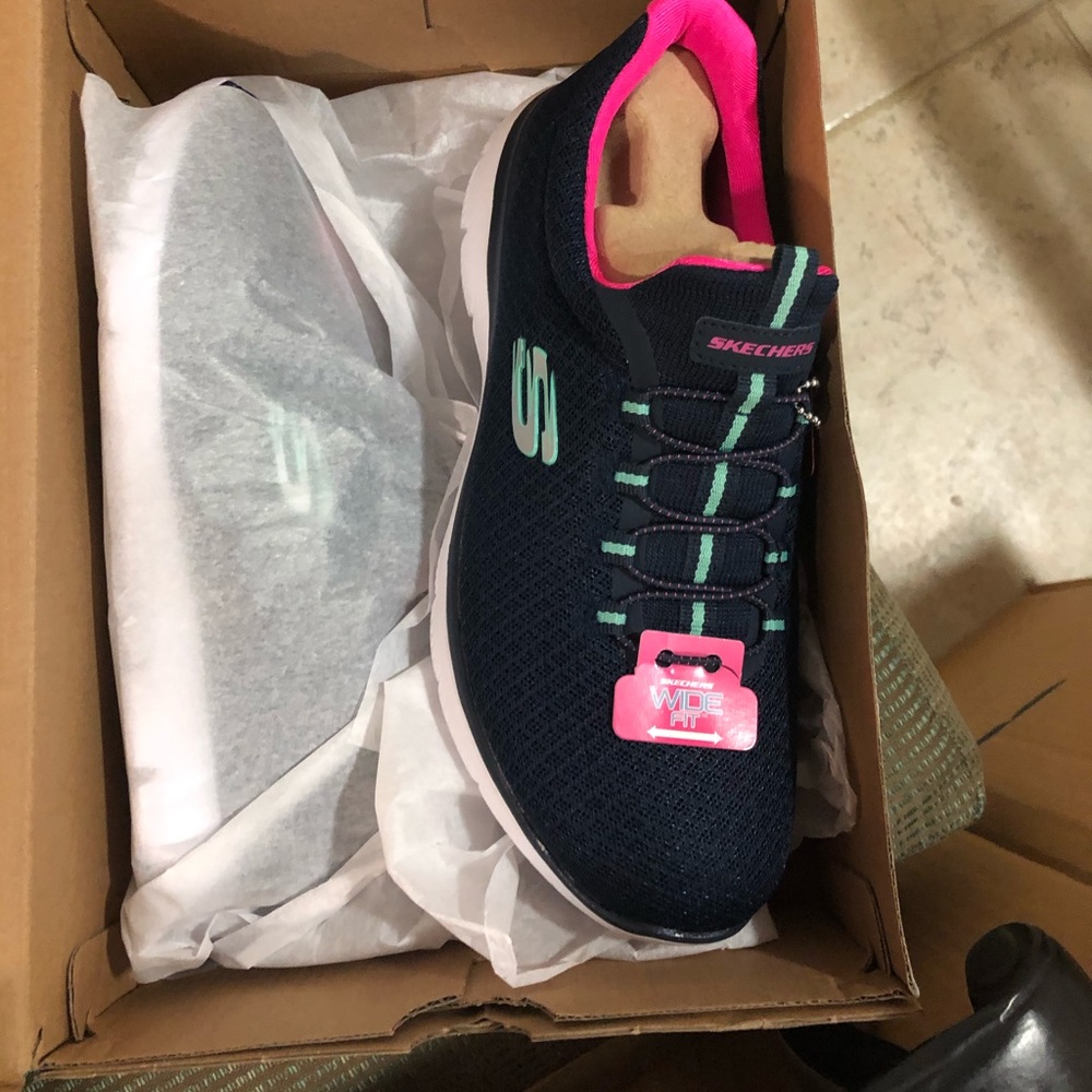 Sketchers sneakers